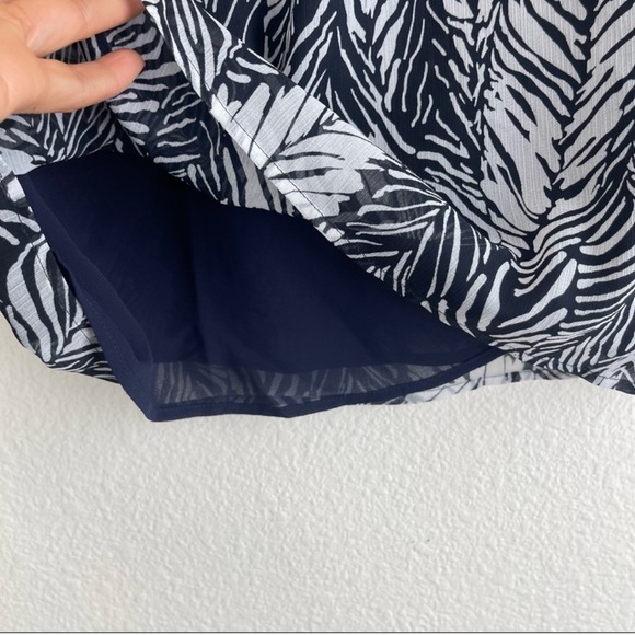 Club Monaco One-Shoulder Blouse Flare Cuffs
Palm printed size XS - Picture 12 of 16